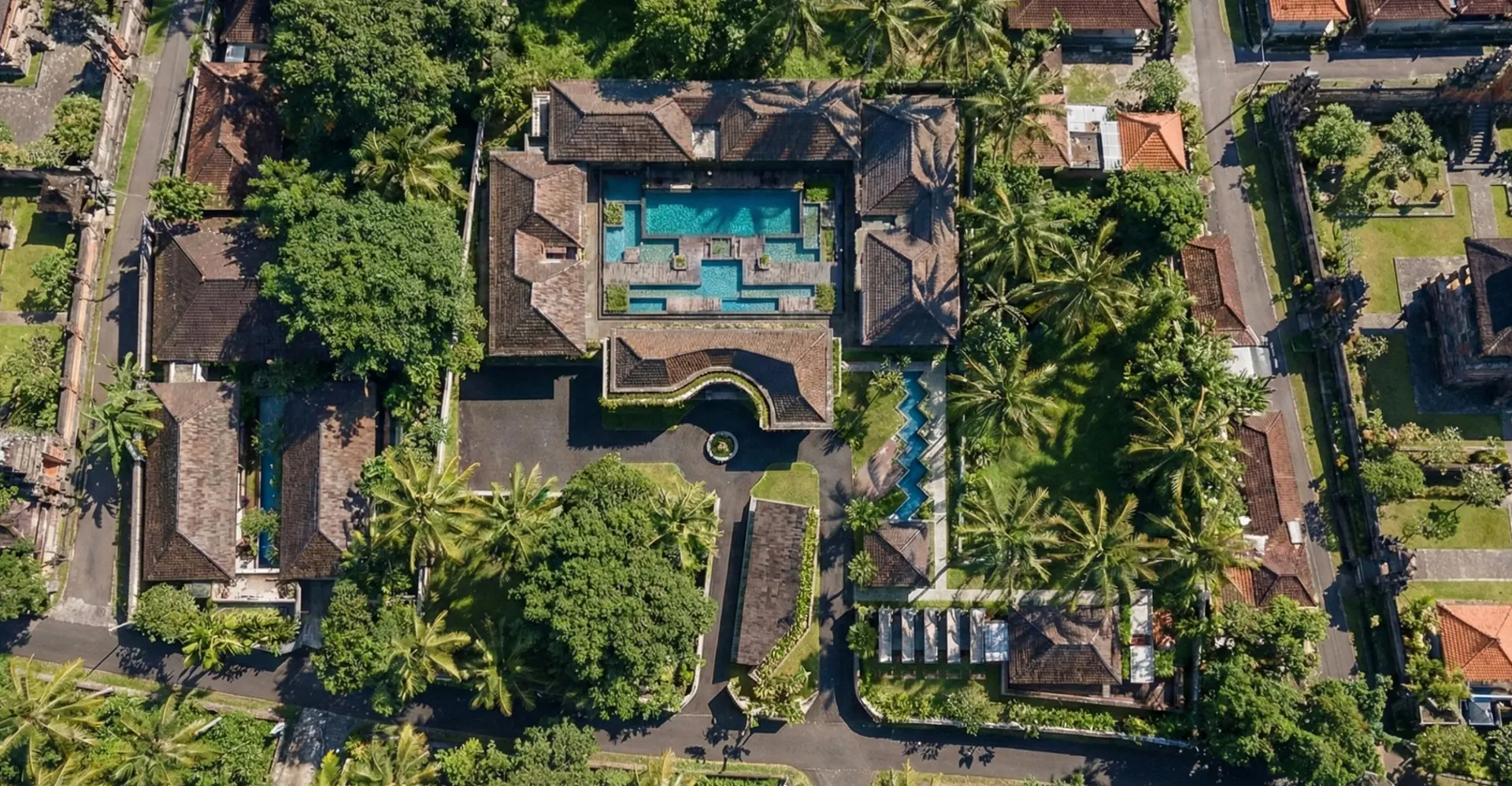 Top-down visualization of the Aksara Hotel site and landscape